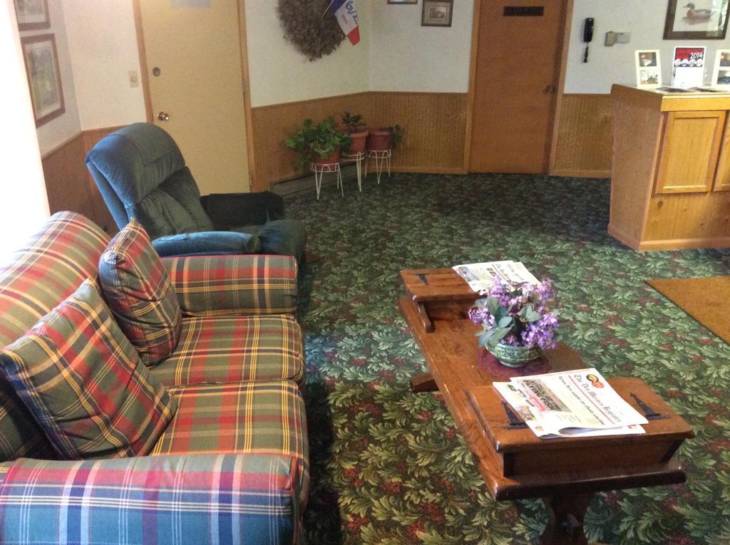 Burr Oak Motel 2*
